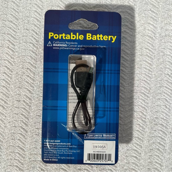 insignia / grey portable battery charger - Picture 2 of 3